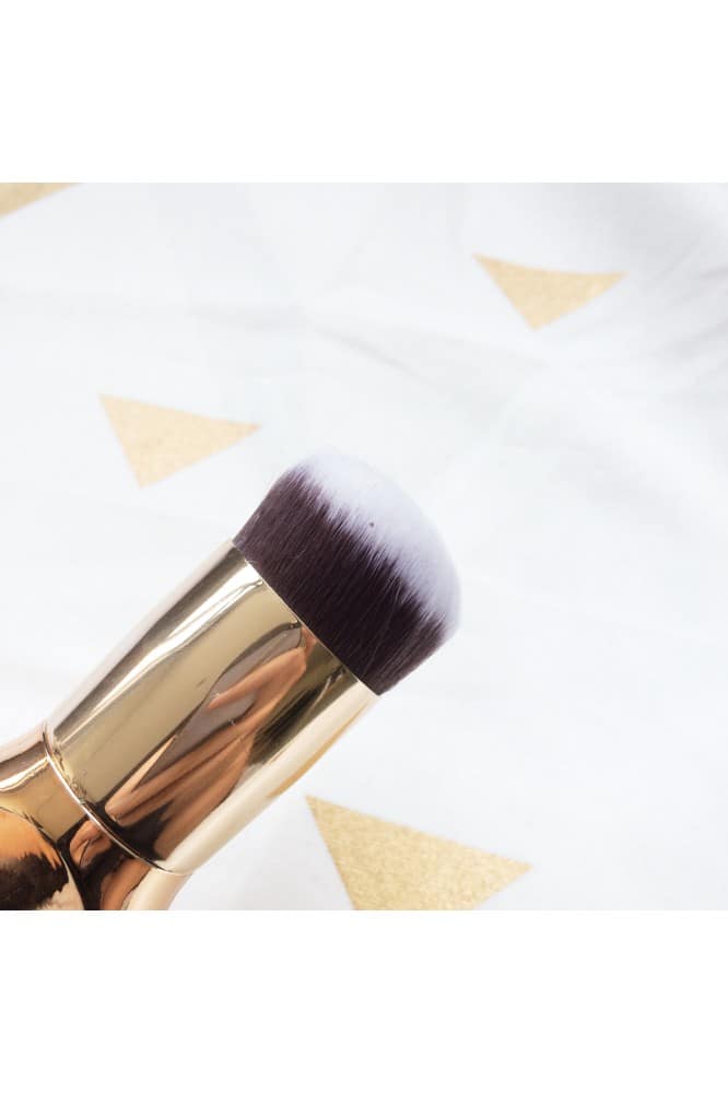 SHAZREEYANA BEAUTY - CHUBBY FOUNDATION BRUSH SHAZREEYANA BEAUTY - CHUBBY FOUNDATION BRUSH