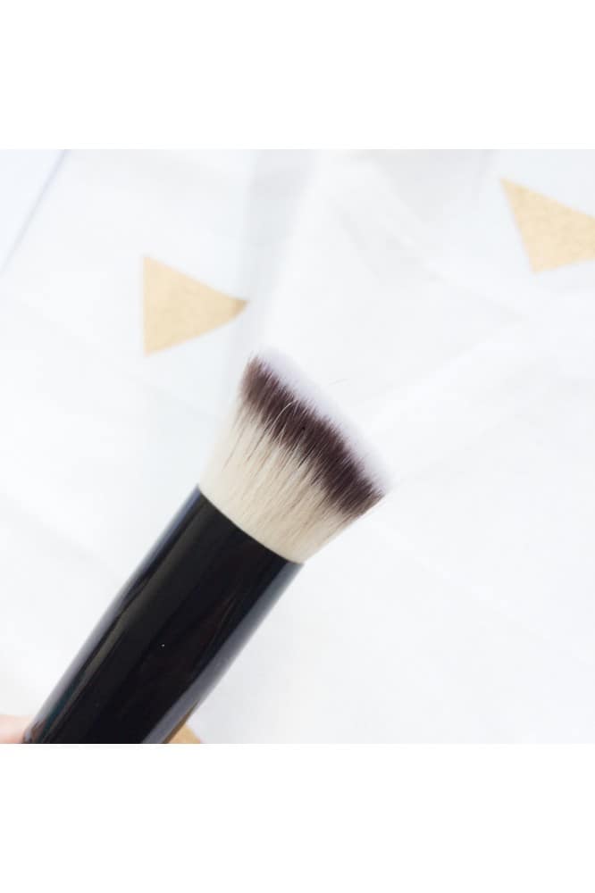 SHAZREEYANA BEAUTY - CONCEALER BRUSH SHAZREEYANA BEAUTY - CONCEALER BRUSH